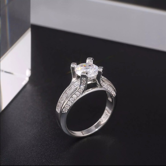 New 925 Silver Multilayered Beautiful Diamond Ring - Picture 5 of 6